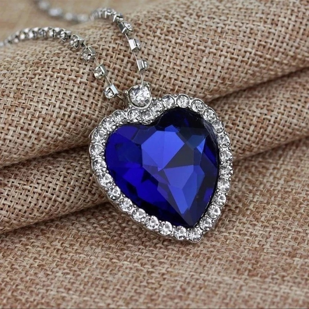 Titanic Heart of the Ocean Pendant nostalgic Movie gifts for her - Picture 4 of 7